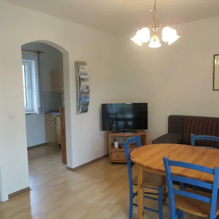 Deller Renate דירה ליוצכאך